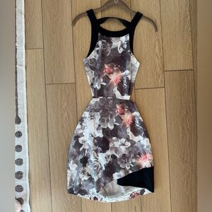 Floral Dress with open Back